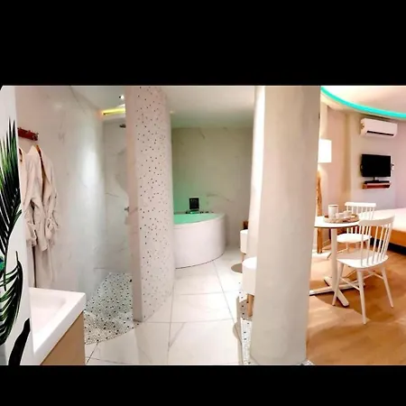 Apartment Loveroom Andree Trevoux